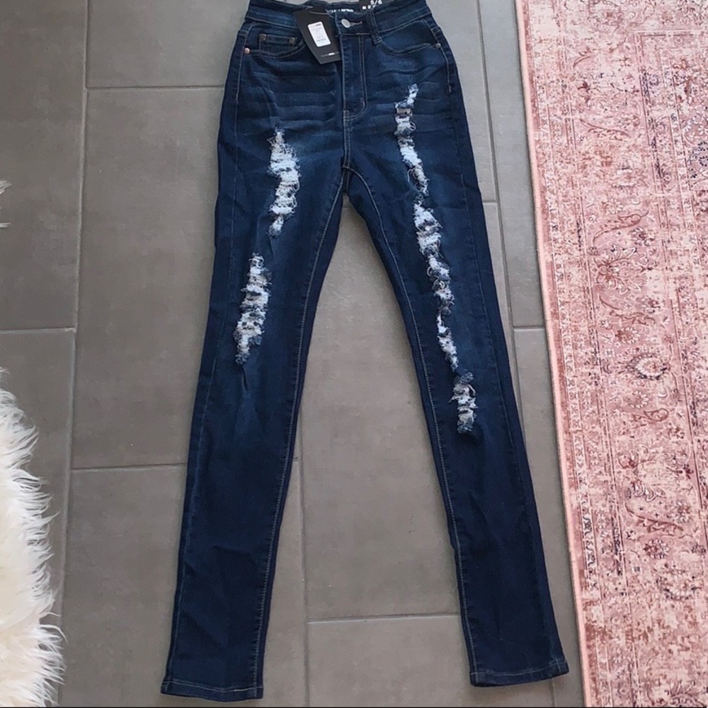 FASHION NOVA DISTRESSED JEANS 😍